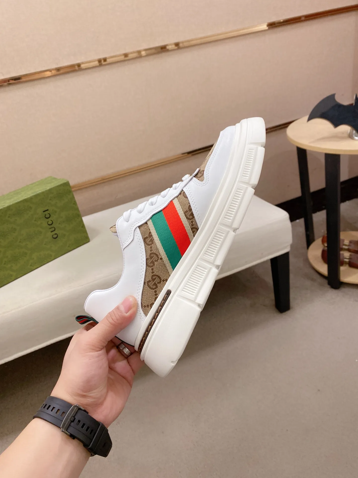 Factory price 400💰New GUCCI (Gucci) counters are on the market at the same time, new men's shoes, 😘fabrics are selected imported cowhide, lining: sheepskin lining. 👍🏿 High-end ☄️ air-cushion molded anti-slip rubber outsole, exquisite lines, simple and elegant, comfortable and high-end for leisure travel. Code number: 38 to 44 (45 can be customized and cannot be returned or exchanged)